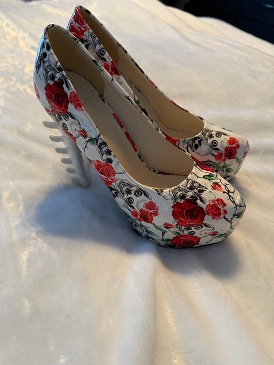 Women’s Show Story Skull & Red Rose High Heel Pump - Picture 4 of 11